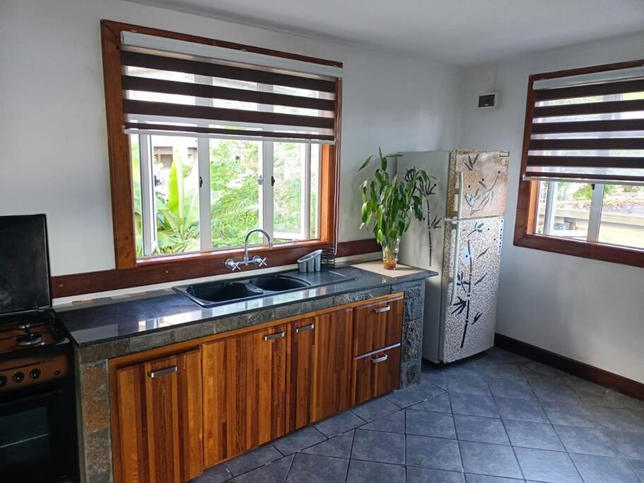 Surf House Holidays Ruisseau Creole Exterior photo